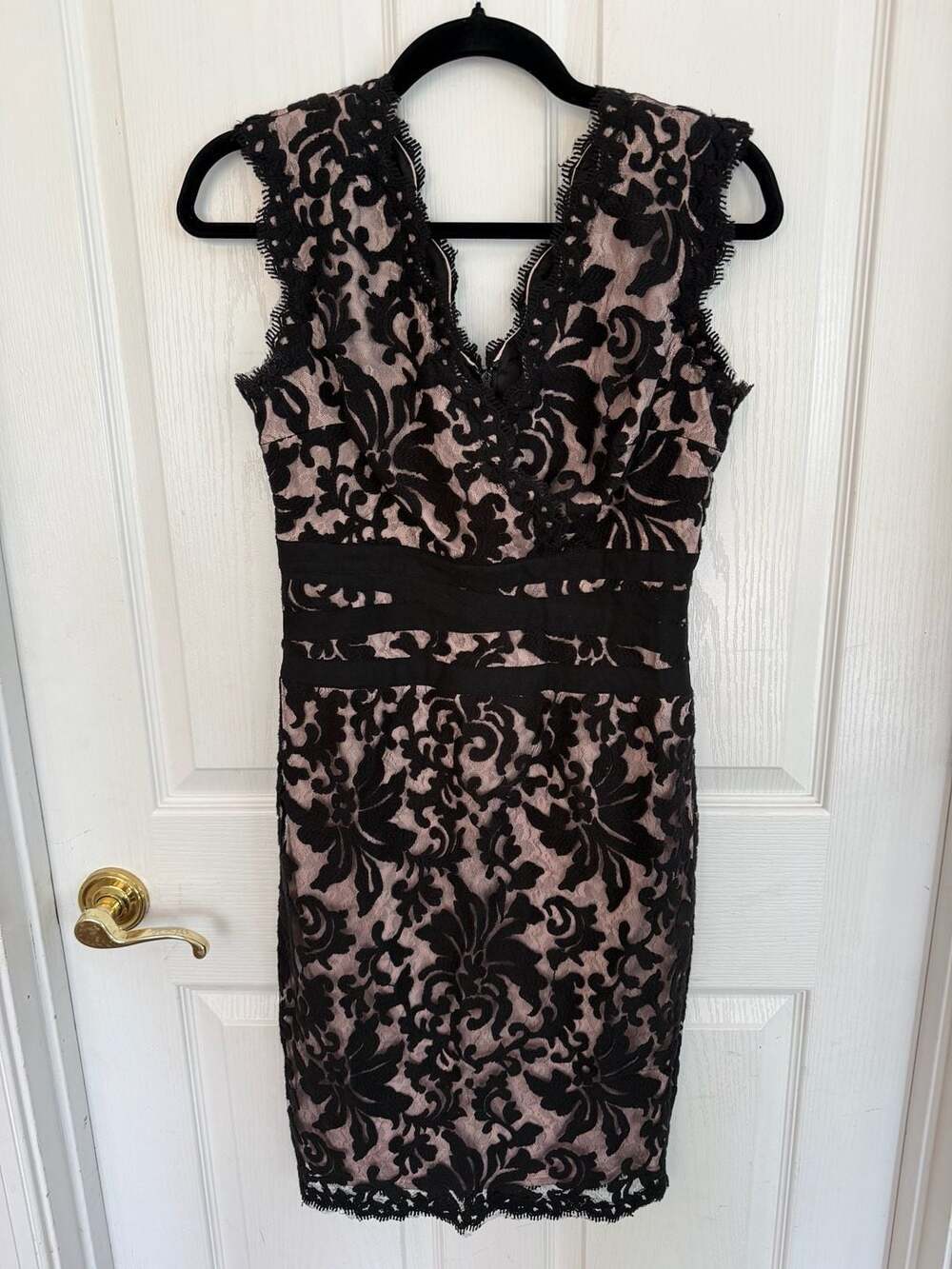 Tadashi Shoji Black Lace Banded Waist V-Neck Sheath Dress 6P